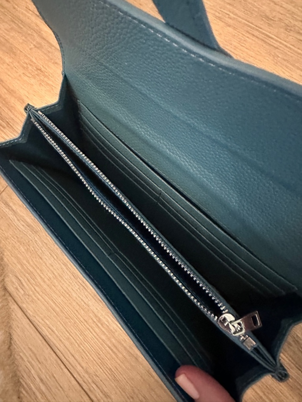 Blue leather H clutch - Picture 3 of 4